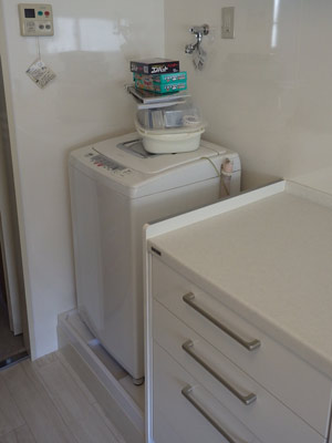 ホワイト＆イエローで明るいくポップな仕上がりに